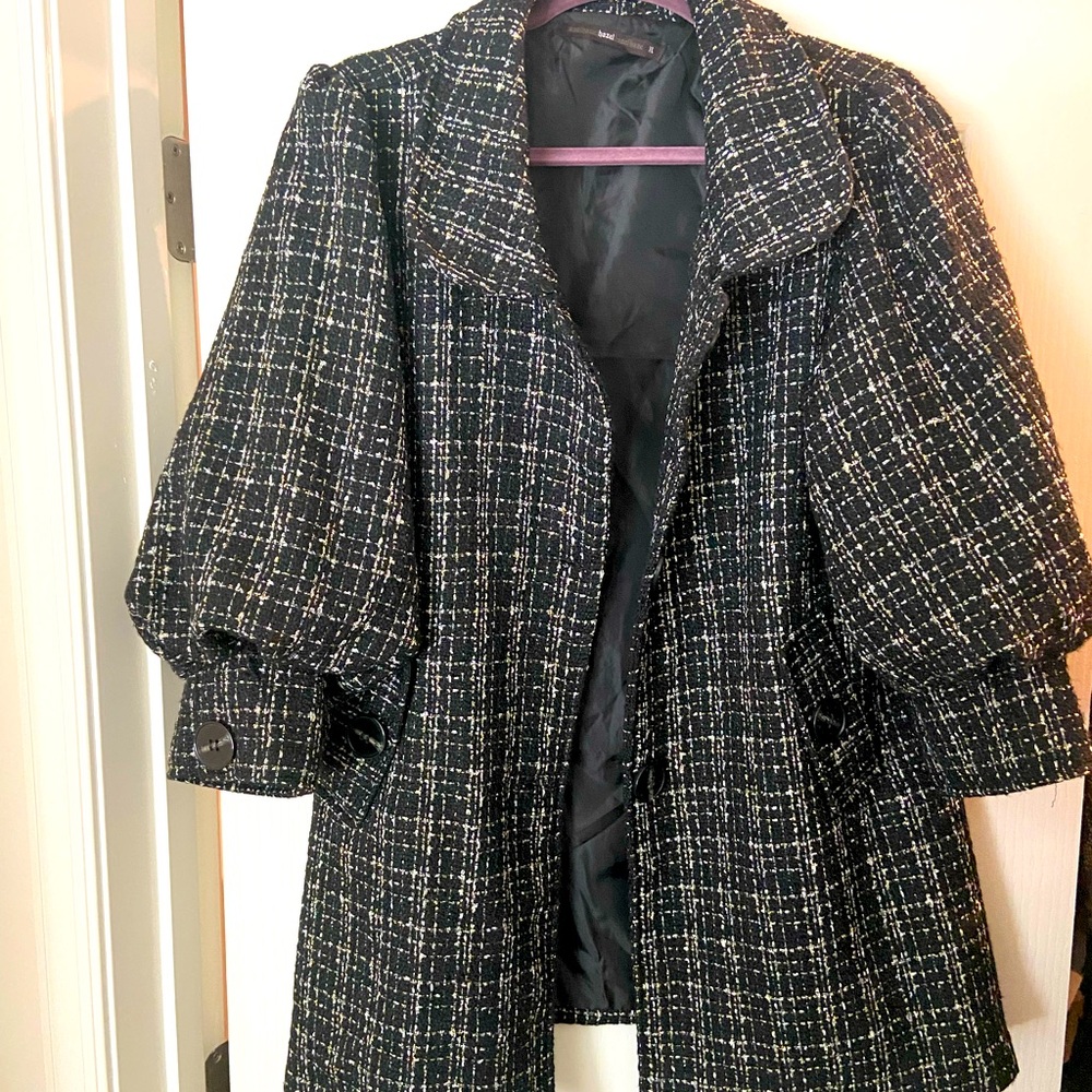 Chic jacket. Single breasted fitted coat.
